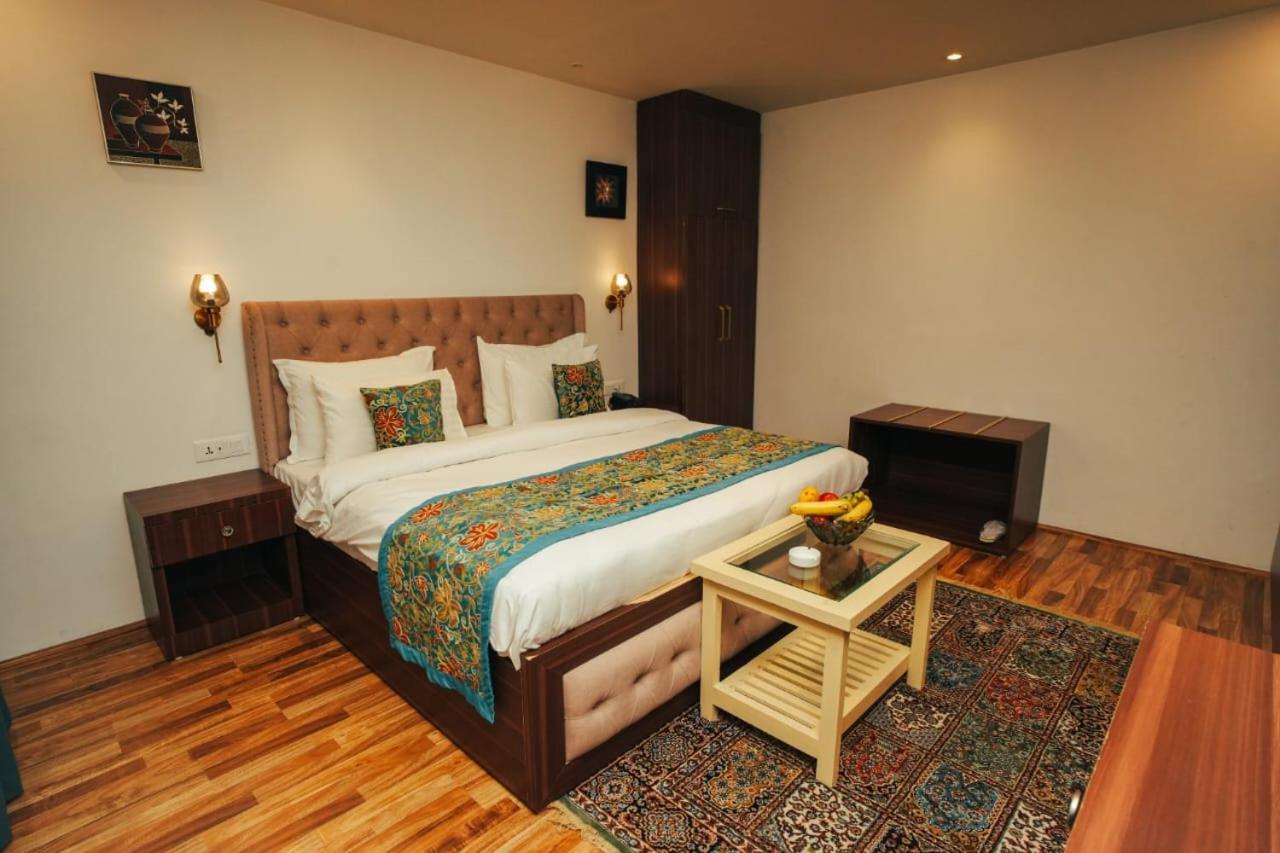 Srinagar Group Of Hotels Exterior photo