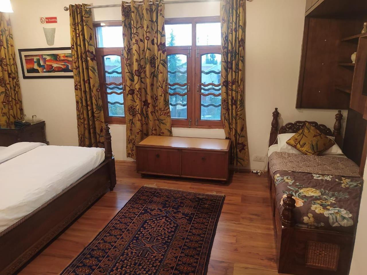 Srinagar Group Of Hotels Exterior photo