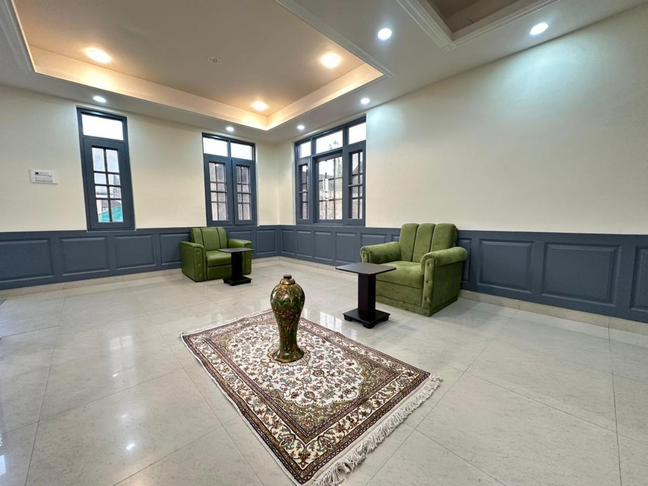 Srinagar Group Of Hotels Exterior photo