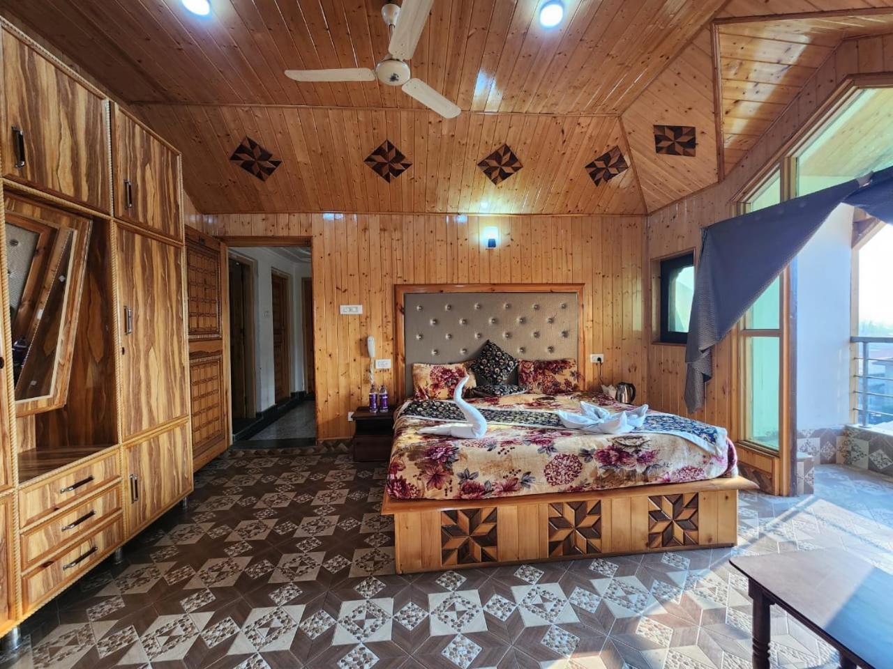 Srinagar Group Of Hotels Exterior photo