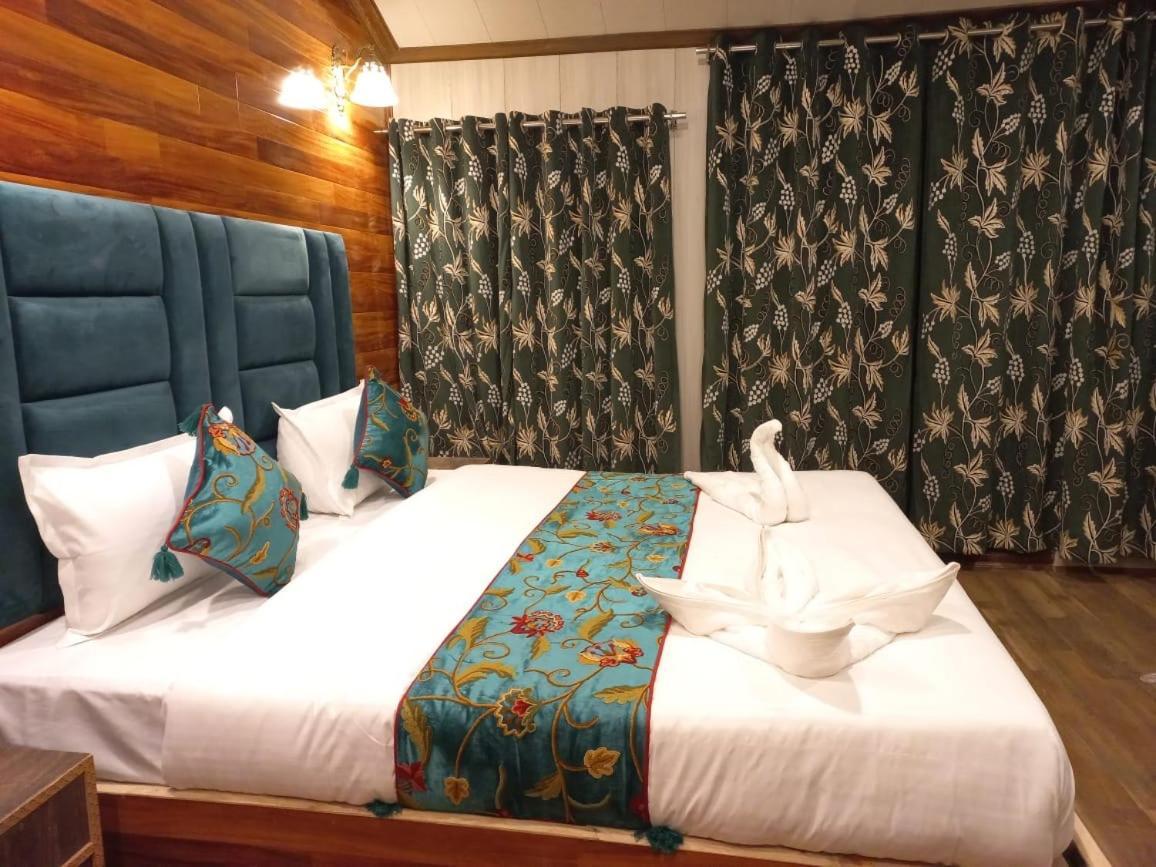 Srinagar Group Of Hotels Exterior photo