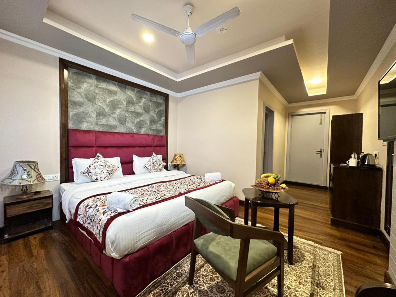 Srinagar Group Of Hotels Exterior photo