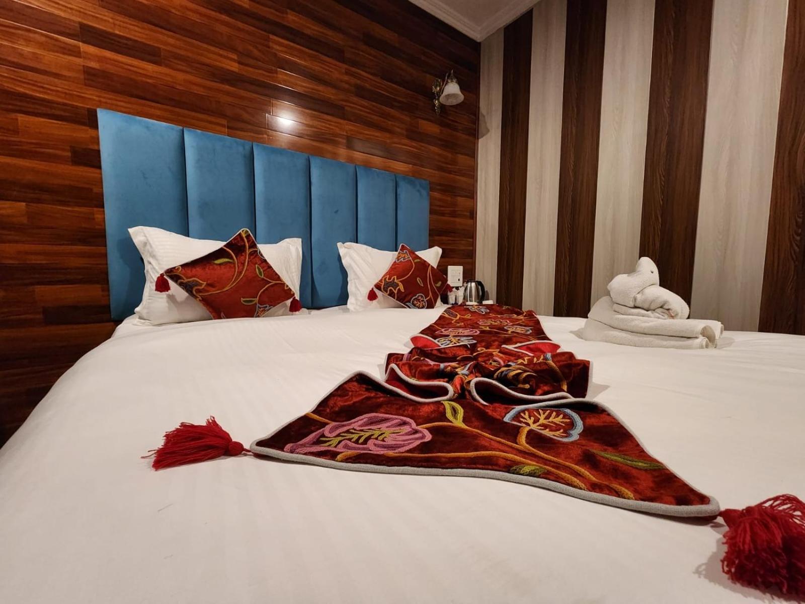 Srinagar Group Of Hotels Exterior photo