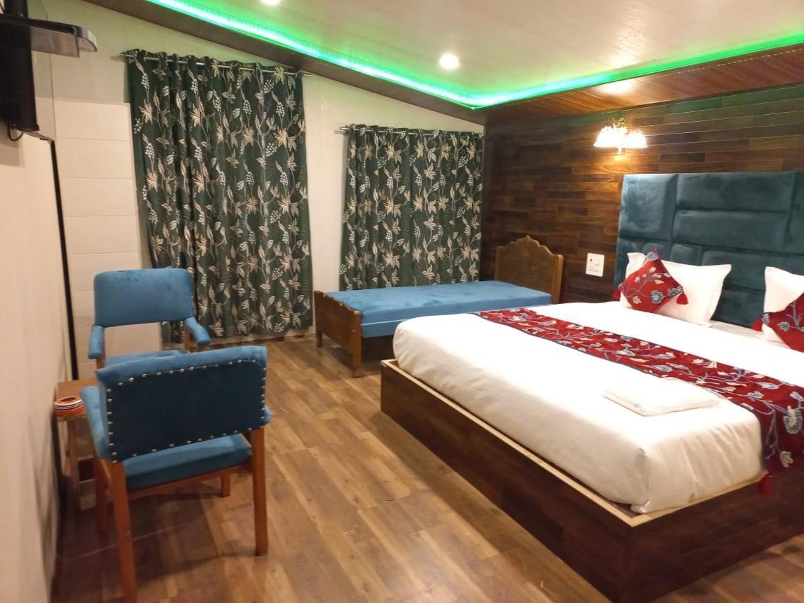 Srinagar Group Of Hotels Exterior photo