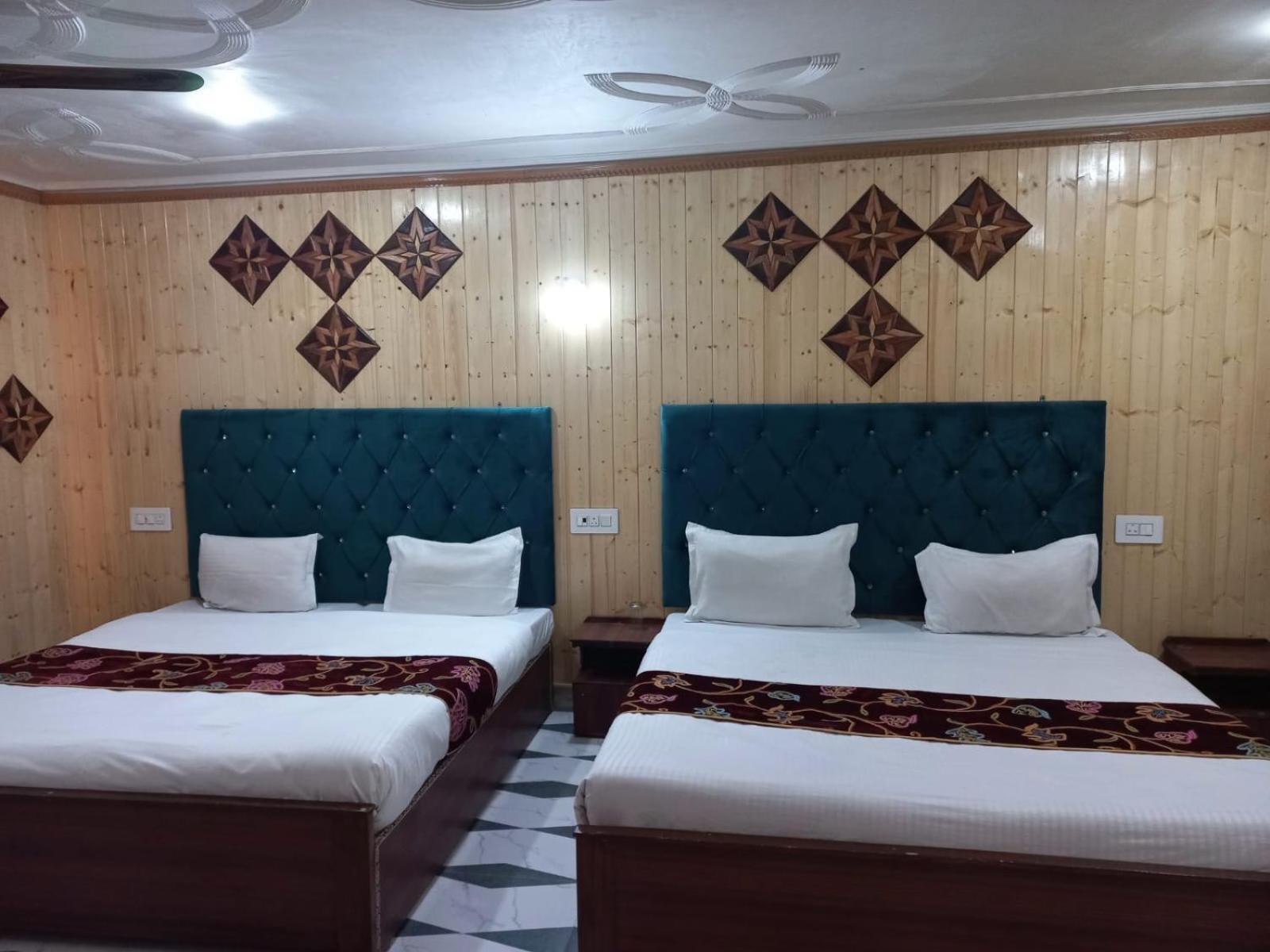 Srinagar Group Of Hotels Exterior photo