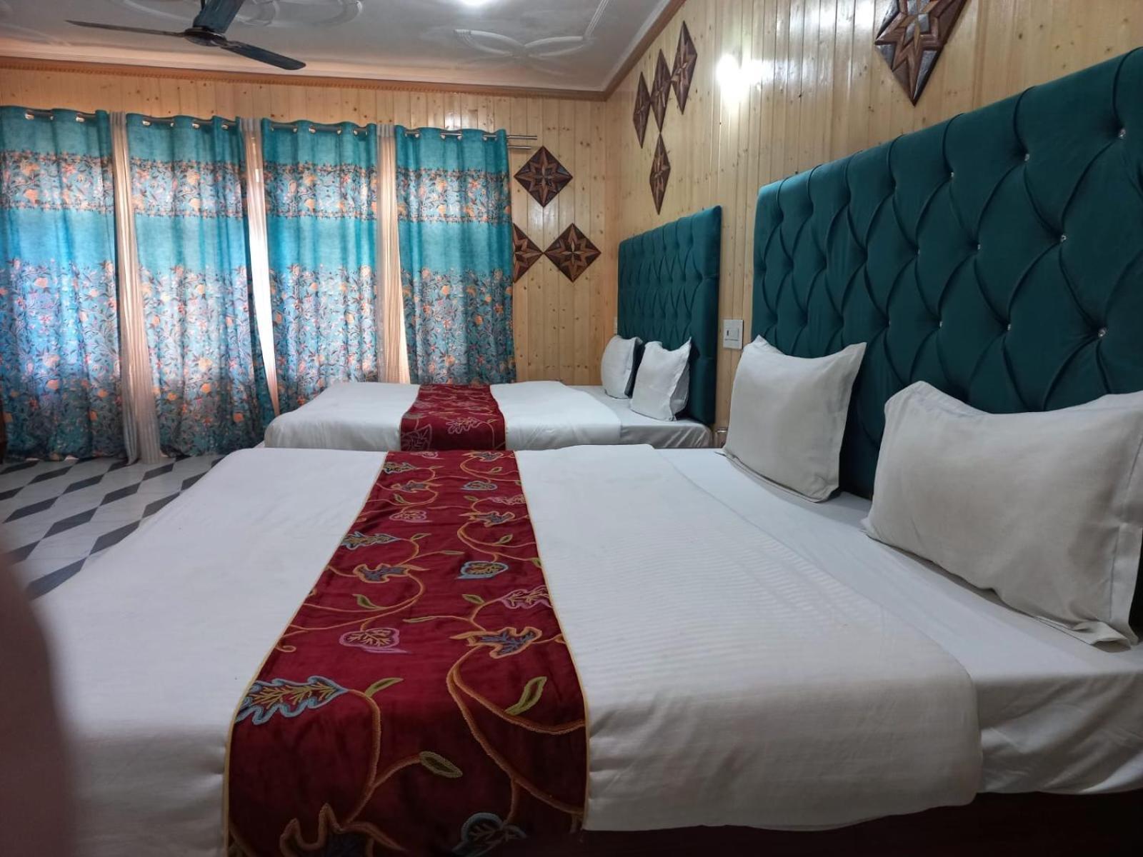 Srinagar Group Of Hotels Exterior photo