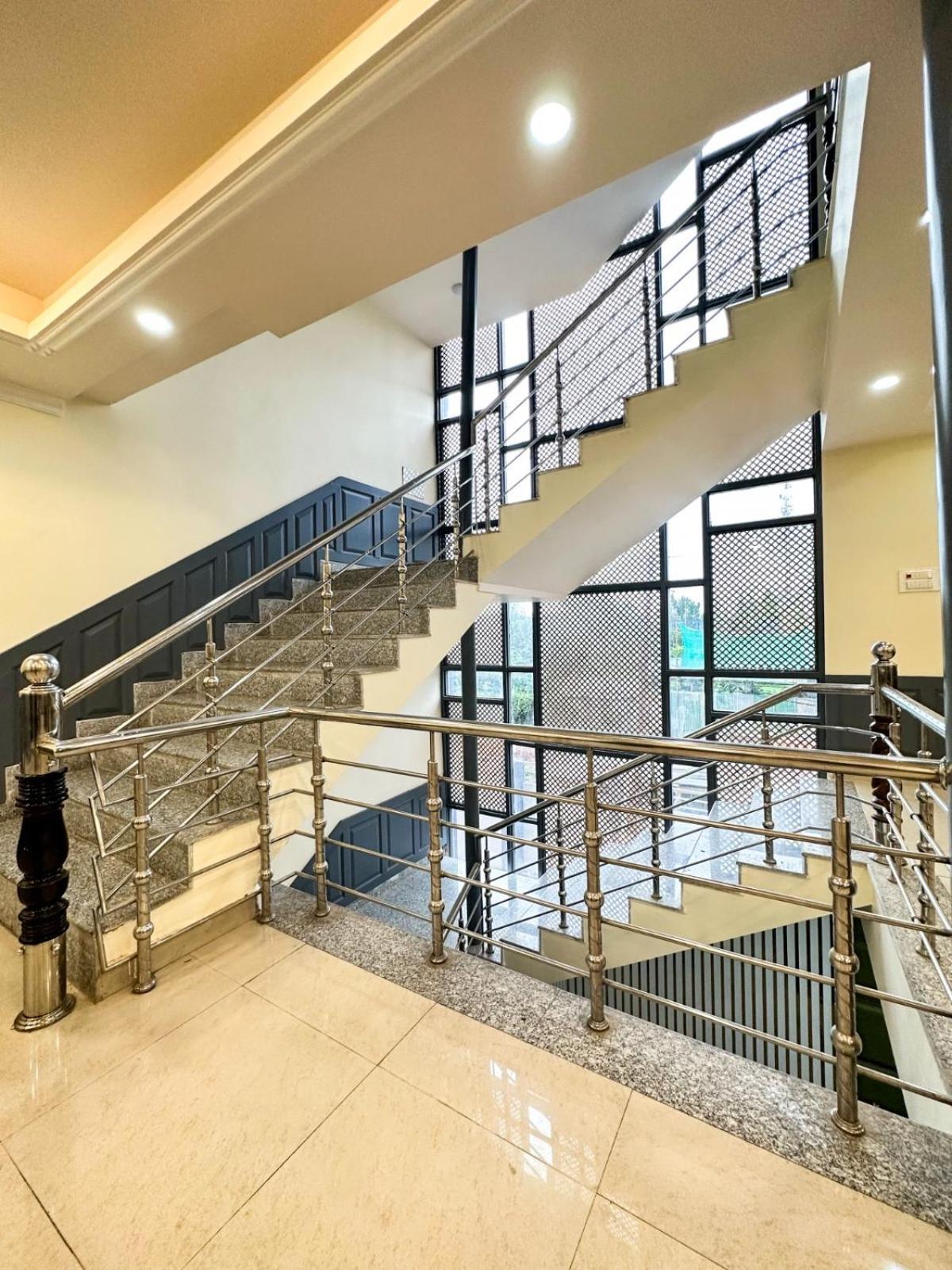 Srinagar Group Of Hotels Exterior photo