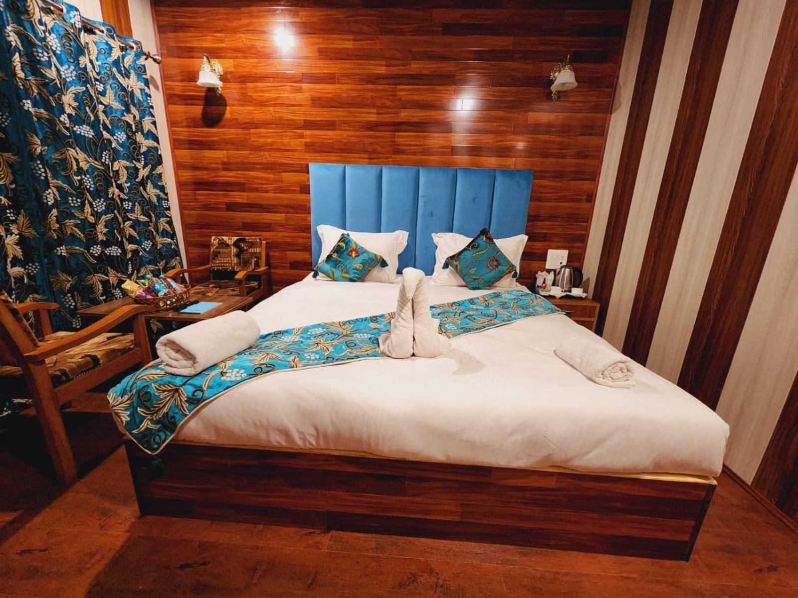Srinagar Group Of Hotels Exterior photo