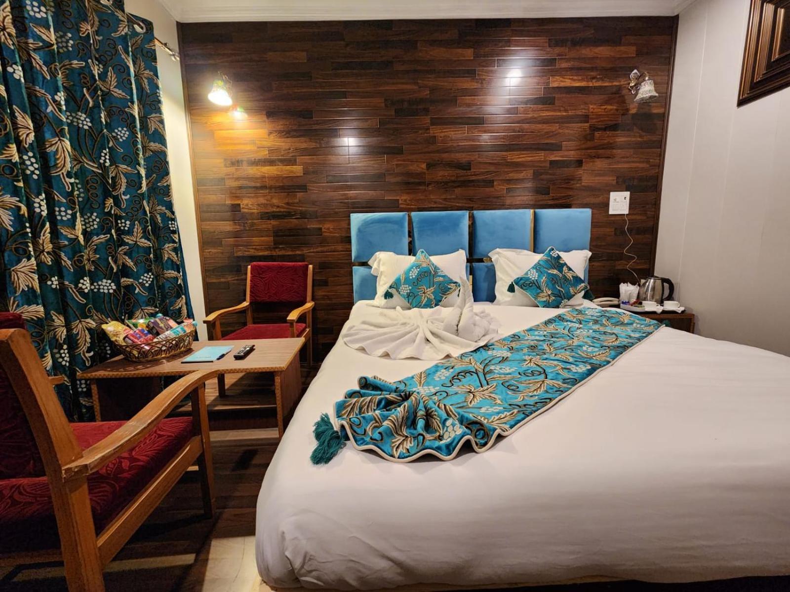 Srinagar Group Of Hotels Exterior photo